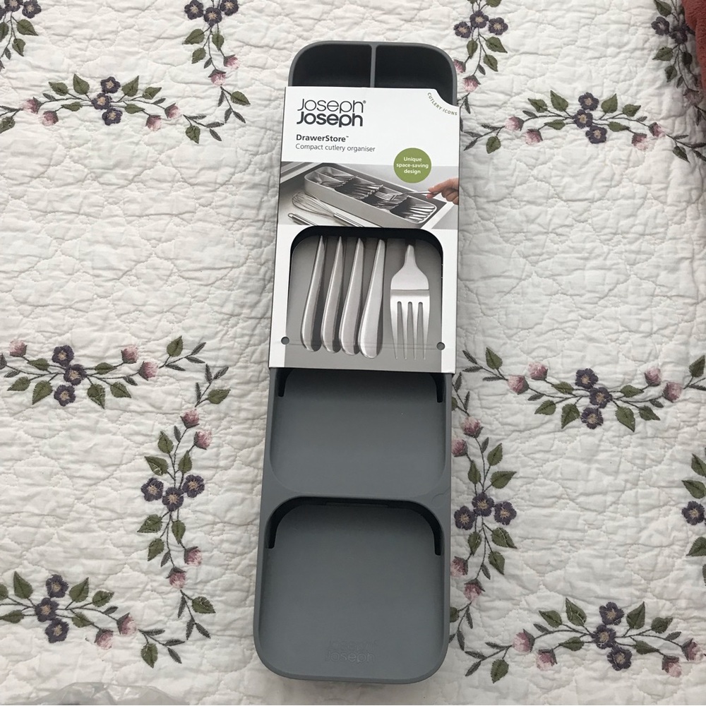 Joseph Drawer Store Compact cutlery organizer